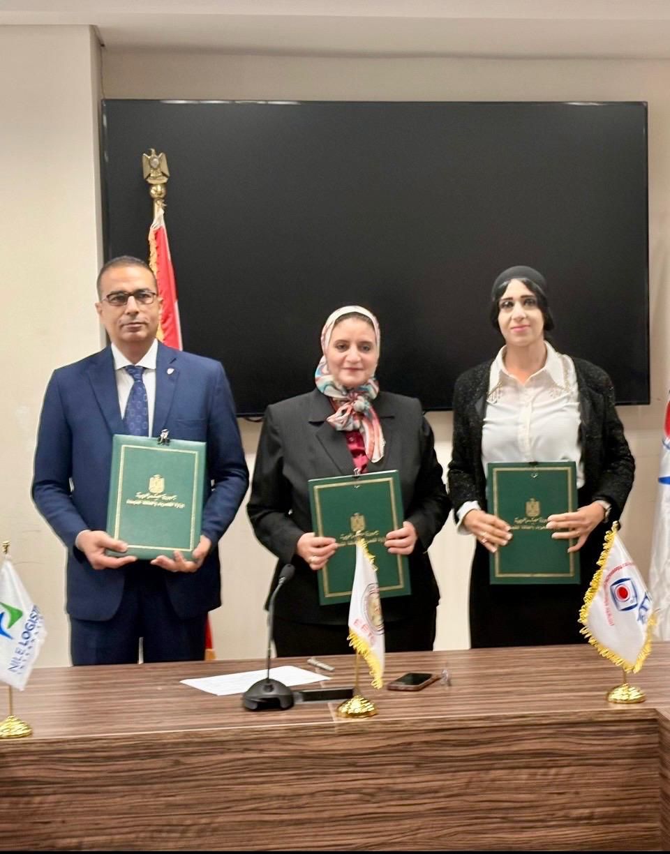 المصرية لنقل الكهرباء ‏توقع عقداً لربط محطة محولات العاشر بالشبكة القومية